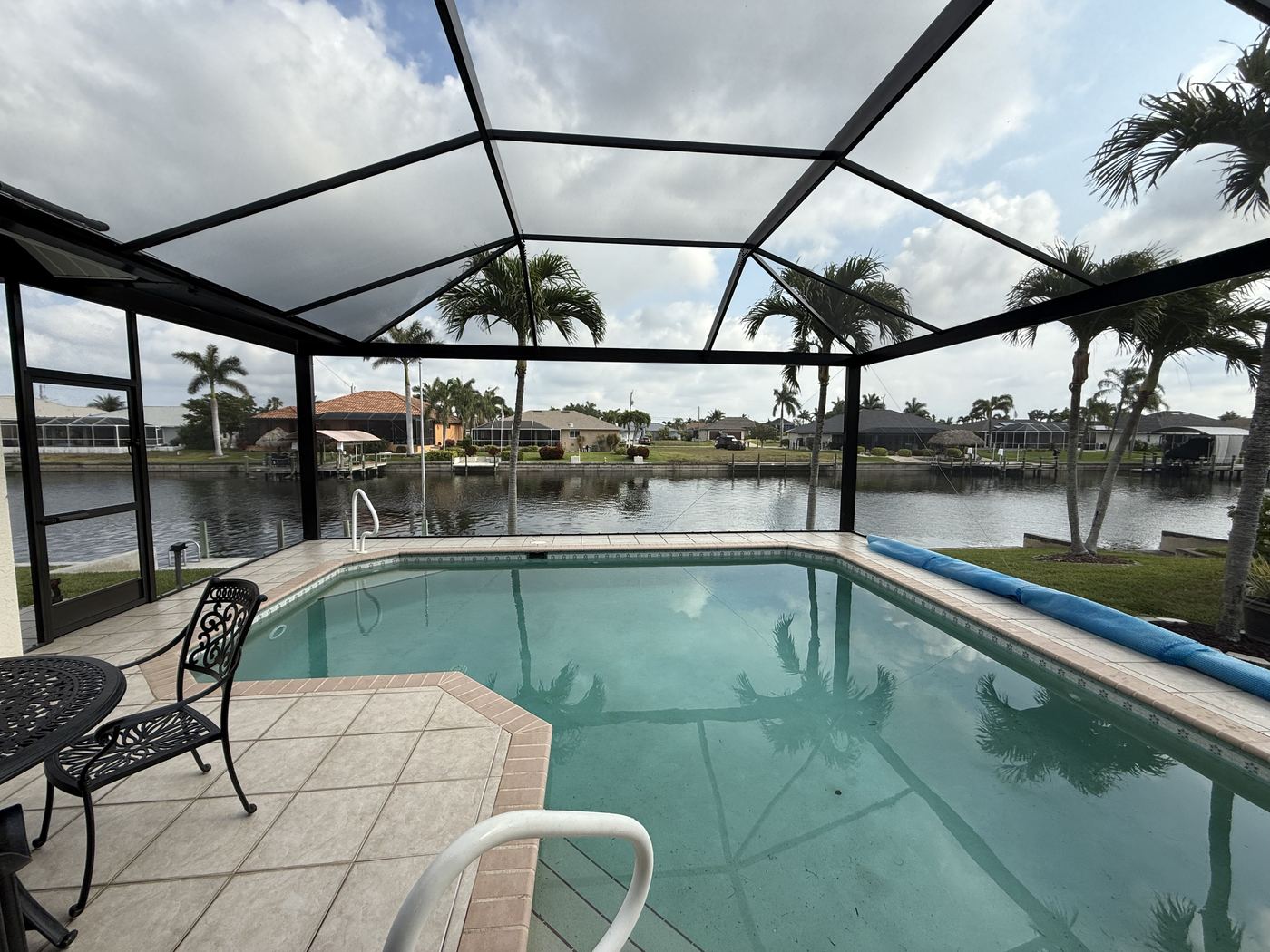Waterfront pool screen enclosure with hurricane-rated aluminum frame